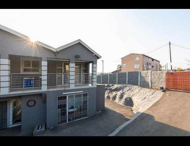 3 BEDROOM HOUSE FOR SALE IN CLAYFIELD